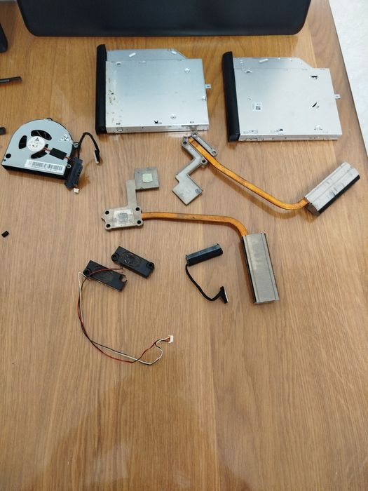 Запчастини Toshiba satellite c660 кришка матриці, охолодження