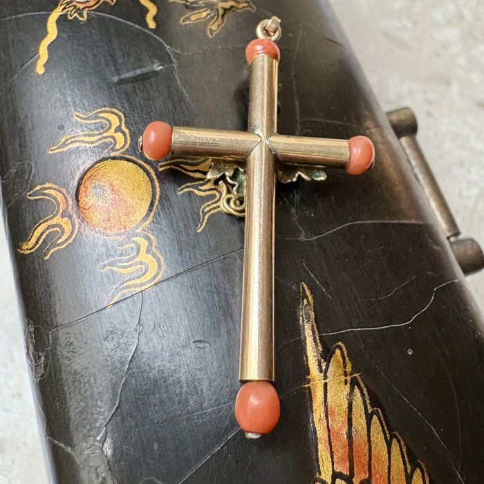 Biedermeier antyk krzyżyk wisiorek złoto koral 5 cm