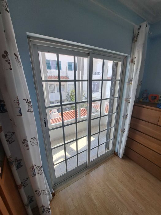 Portadas Alumínio + Portas de Correr Alumínio com vidro + Grade