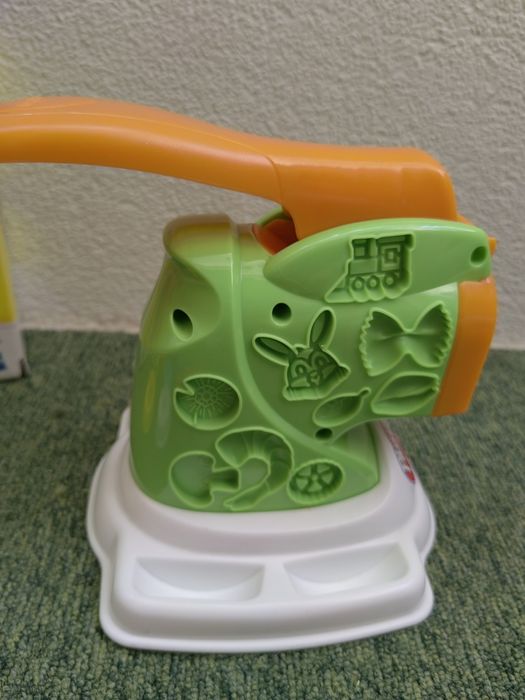 Plasticina Play-Doh Fábrica de Massa Kitchen Creations - B9013