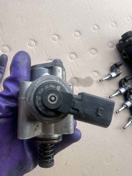 Форсунки паливні топлівна рампа 1.4 tsi BMY VAG VW Skoda Golf 5 Touran