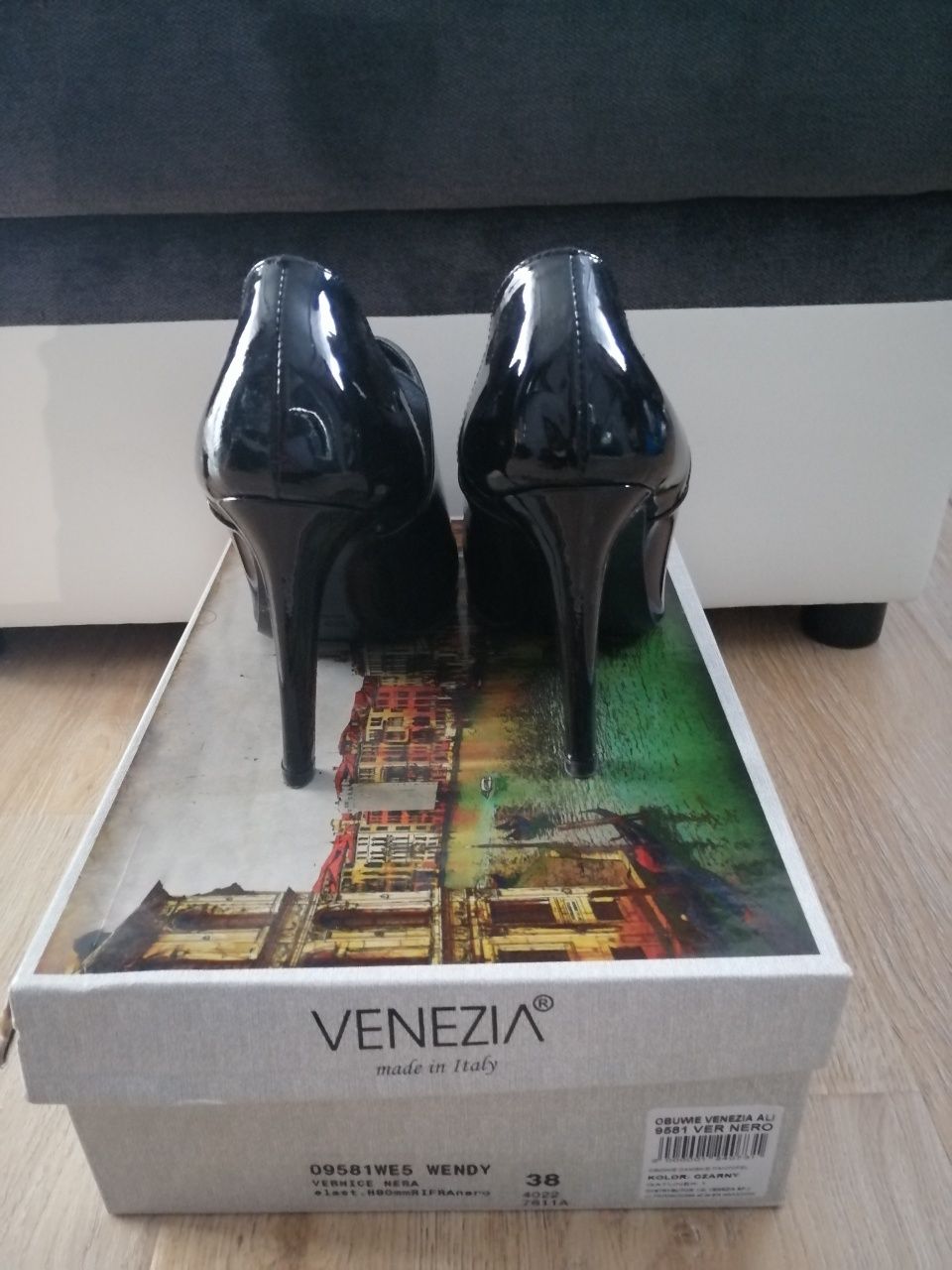 Buty Venezia lakier czarne, R. 38