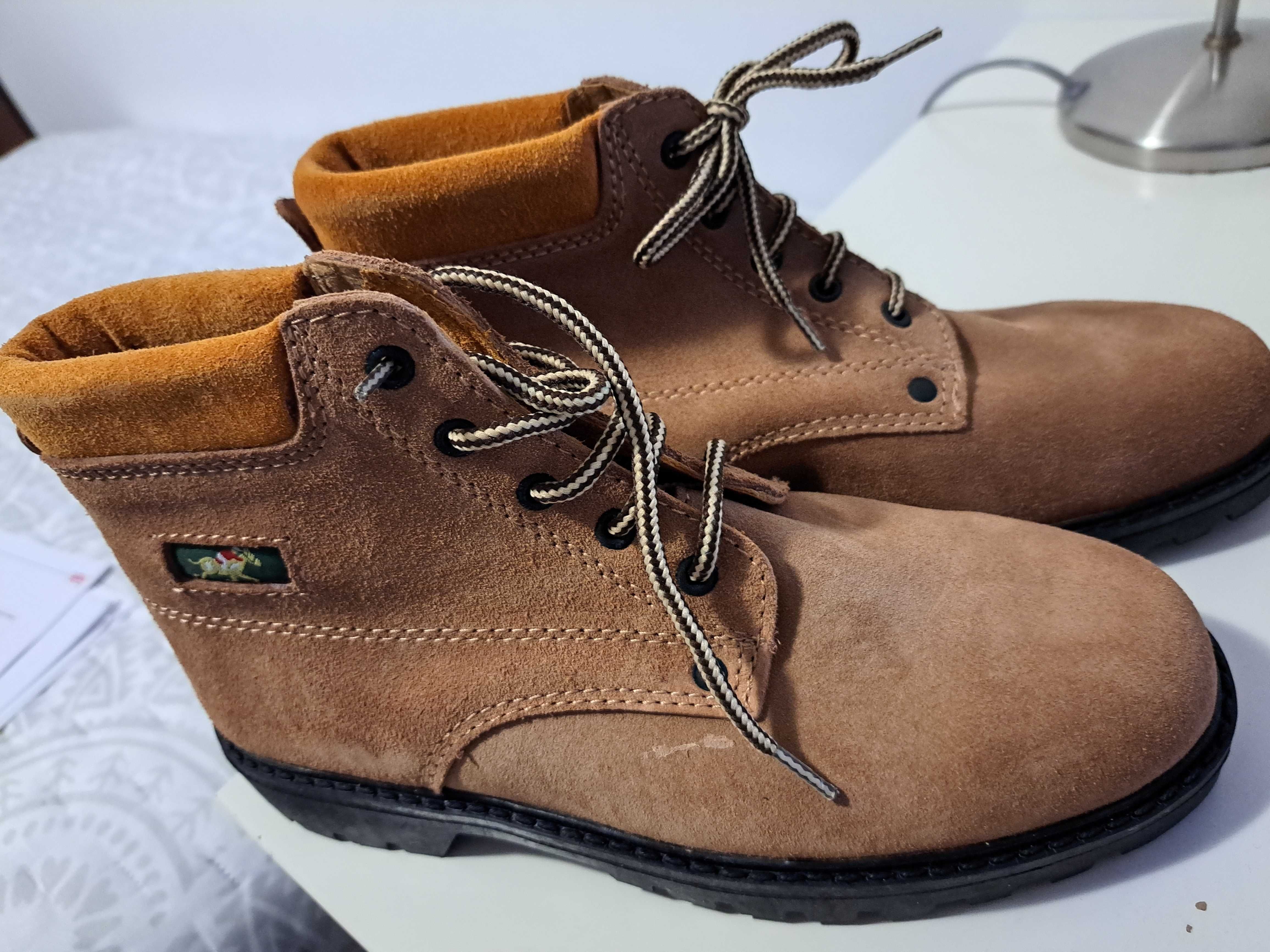 Botas Camurça - tamanho 37