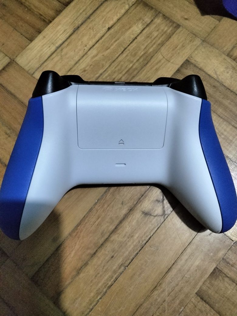 Comando Xbox Series X | S Seminovo