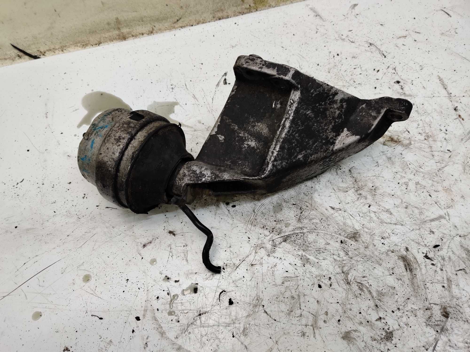 Audi A4 B5 A6 C5 VW Vw Passat B5 1.9 TDI Wspornik Łapa Poduszka Silnik