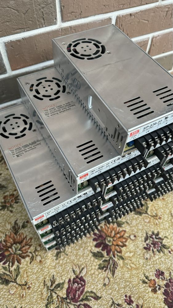 Блоки питания 27 Вольт Mean Well  SP-300-27 с активным охлаждением.