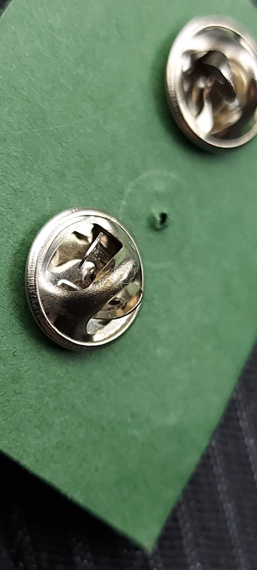 Gapa mechanika latającego - srebrna miniaturka na PIN