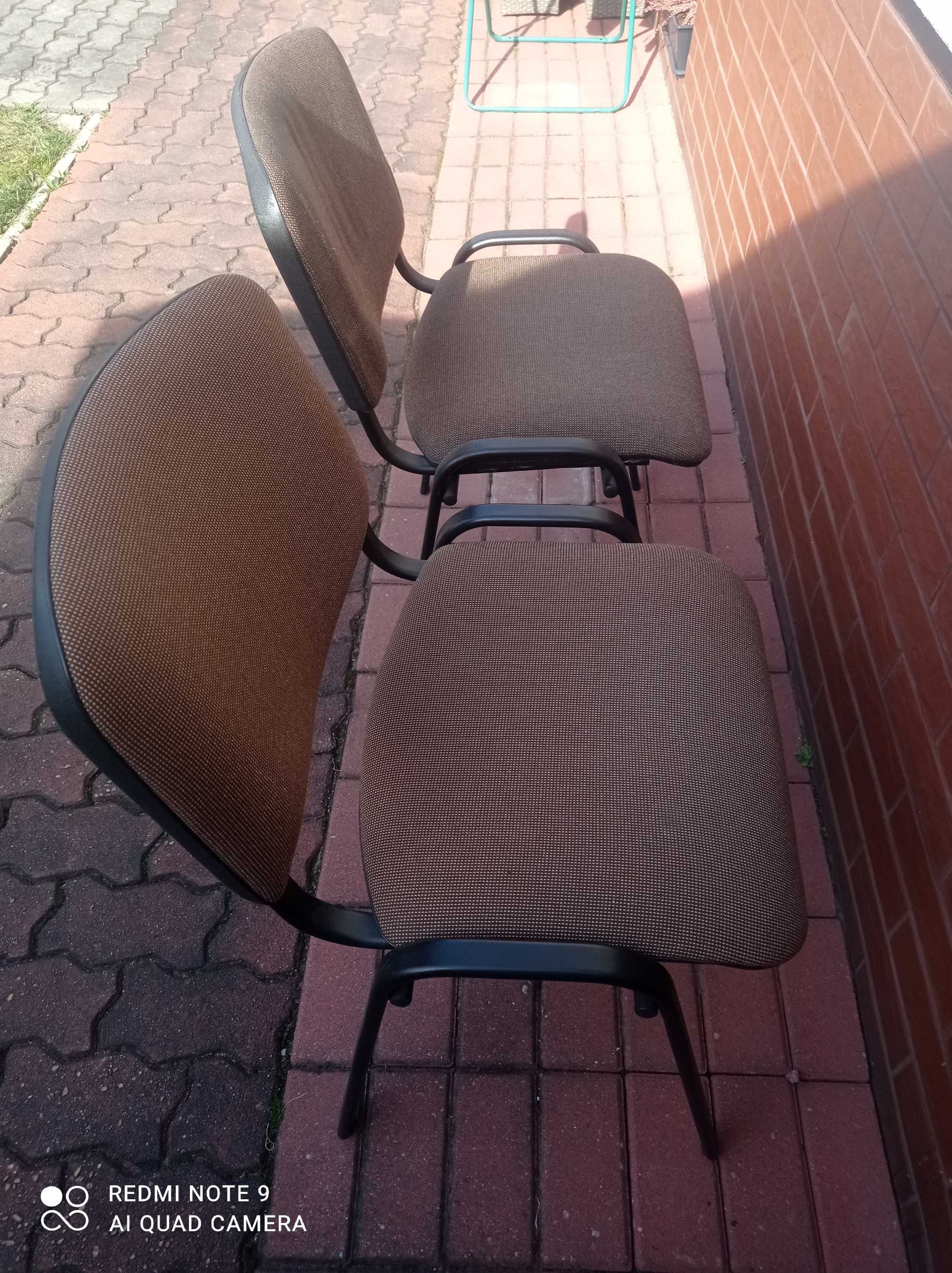Dwa krzesła tapicerowane do poczekalni itp.polecam