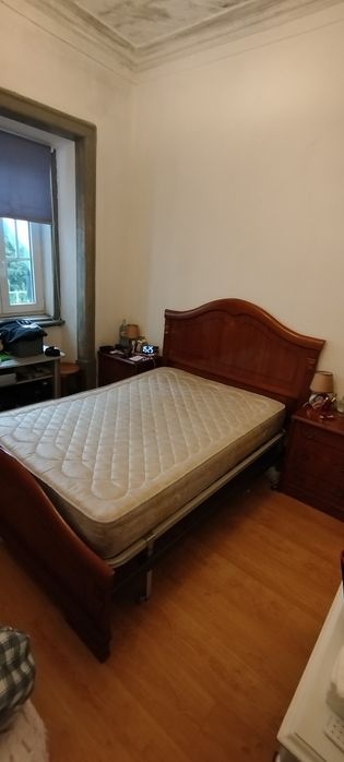 Cama casal + 2 mesinhas de cabeceira