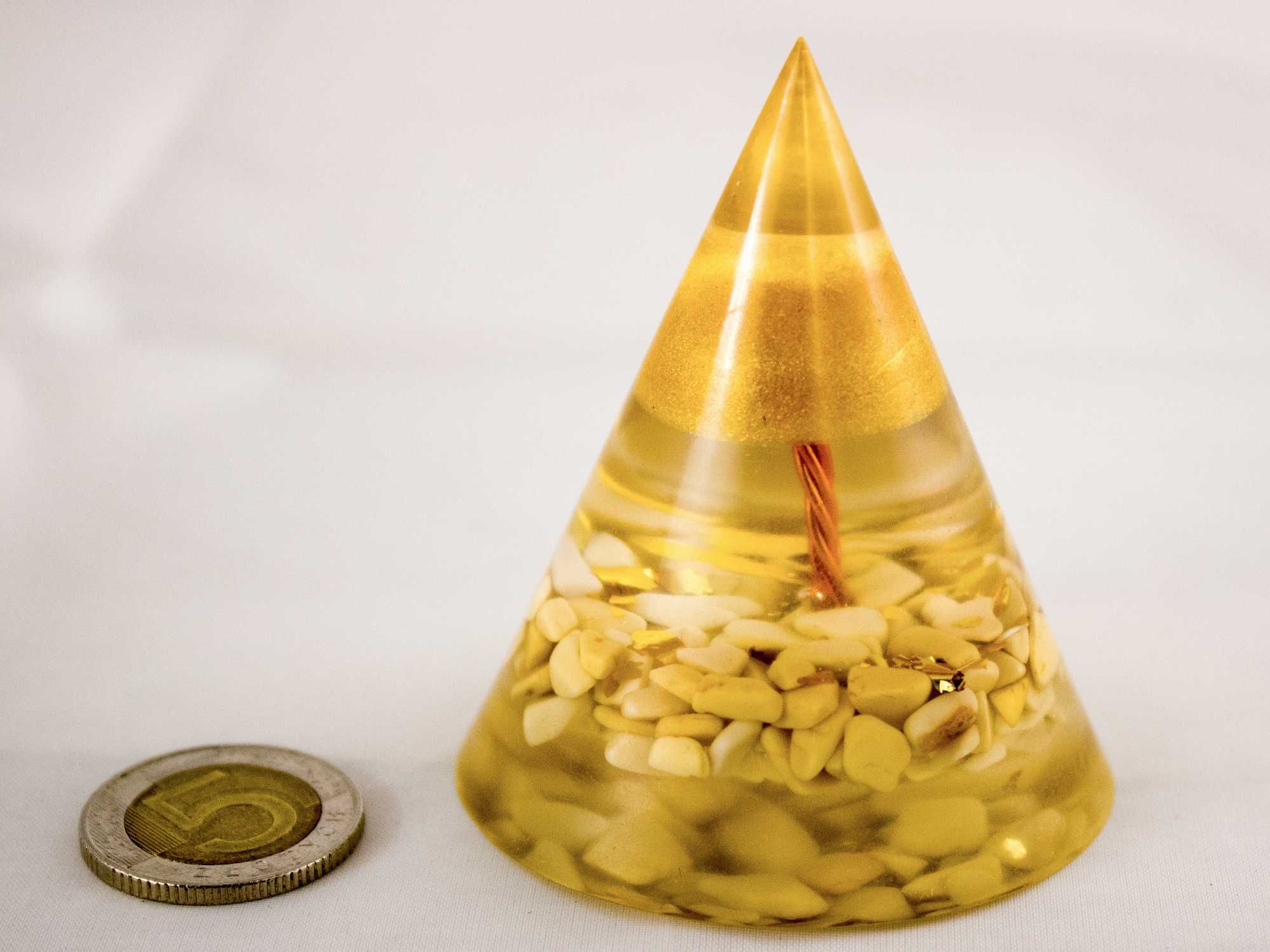 Piękny Stożek Orgonitowy Piramidka Topaz Agat Miedź Żywica 5,5 cm