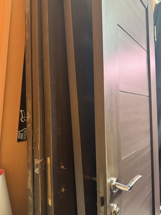 Продам 5 двері в непоганому  стані