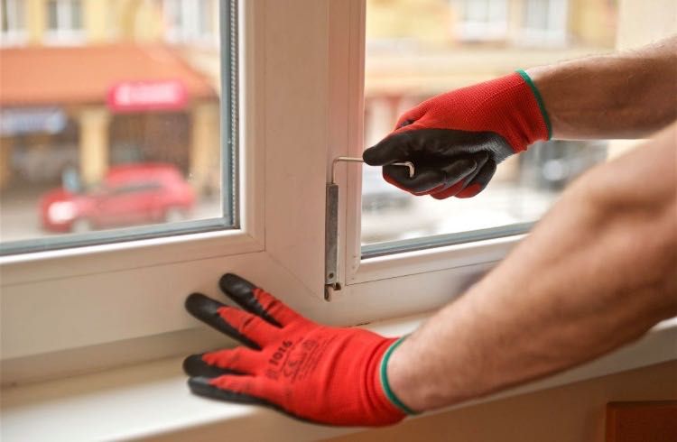 Срочный Ремонт  и регулировка окон и дверей