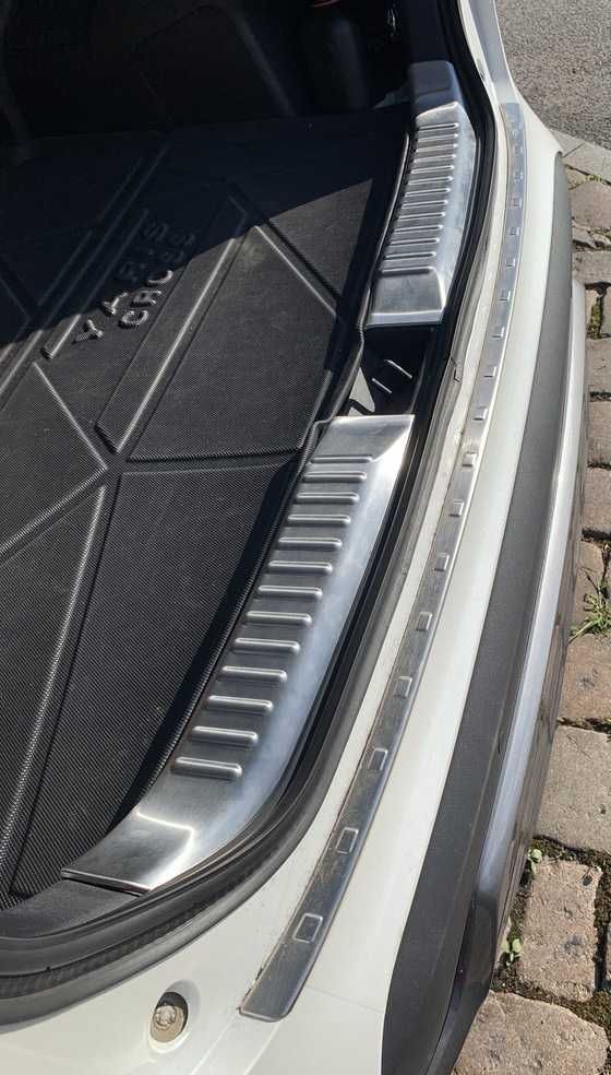 Metalowa listwa ochronna tylnego zderzaka Toyota Yaris Cross