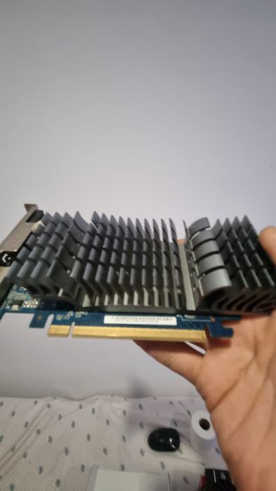 Placa gráfica NVIDIA GT 610 2gb