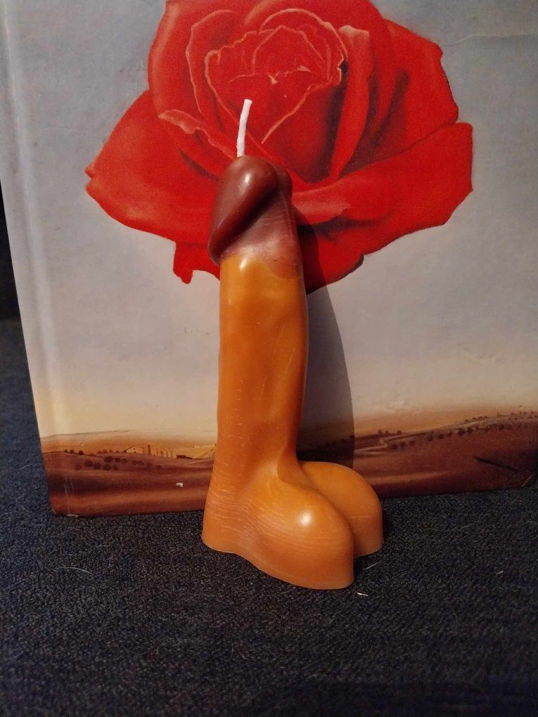 Vela artesanal em formato de pénis