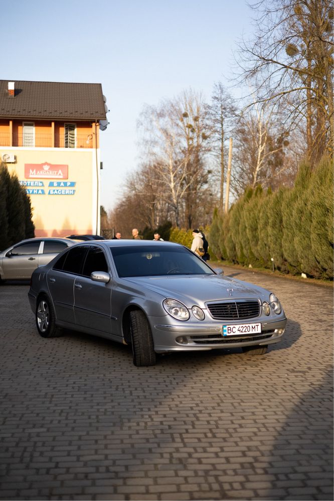 Mercedes-Benz w211