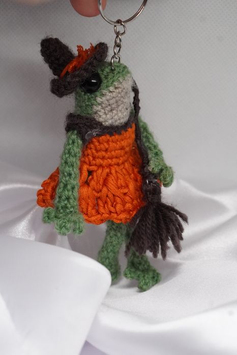 blindbox żabka brelok ala knitted frog w ubranku