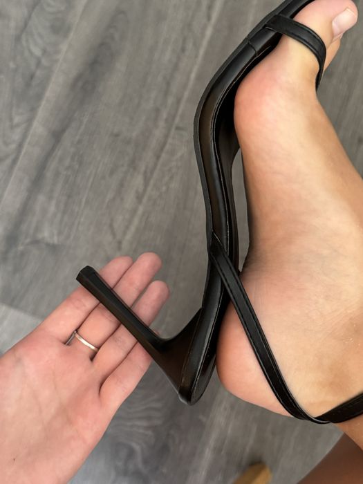 Босоніжки чорні на каблуку шпильці НОВІ