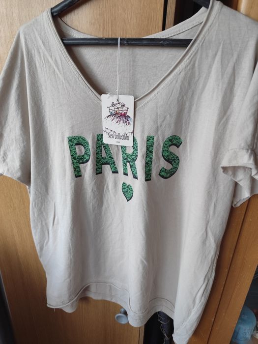T shirt nova em bege, letras em verde a dizer Paris, em algodão