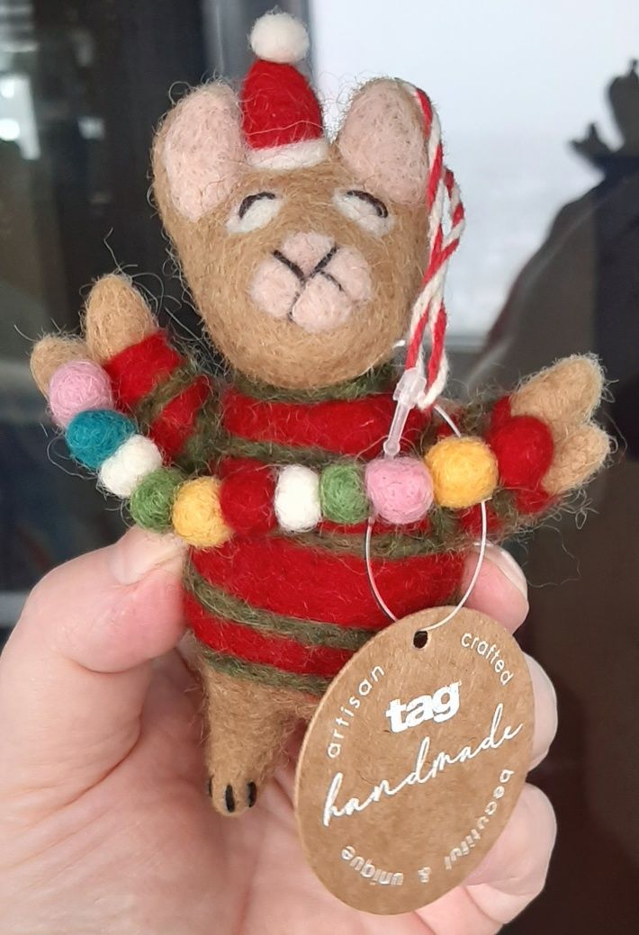 Мягкая мини игрушка Котик с шариками. Ручная работа.Шерсть.
