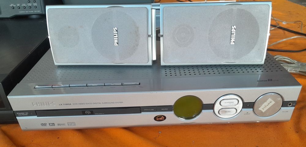 Leitores de DVD.  e um de digitalização VHS não está disponível