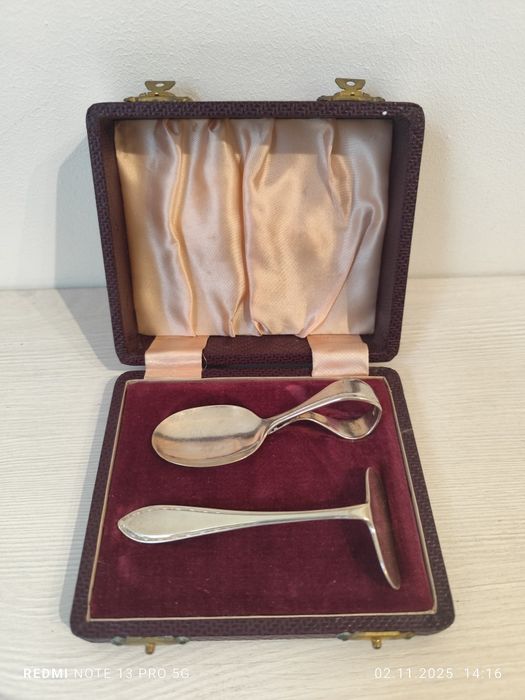 Срібний набір для дитини (ложка + штовхач), у футлярі