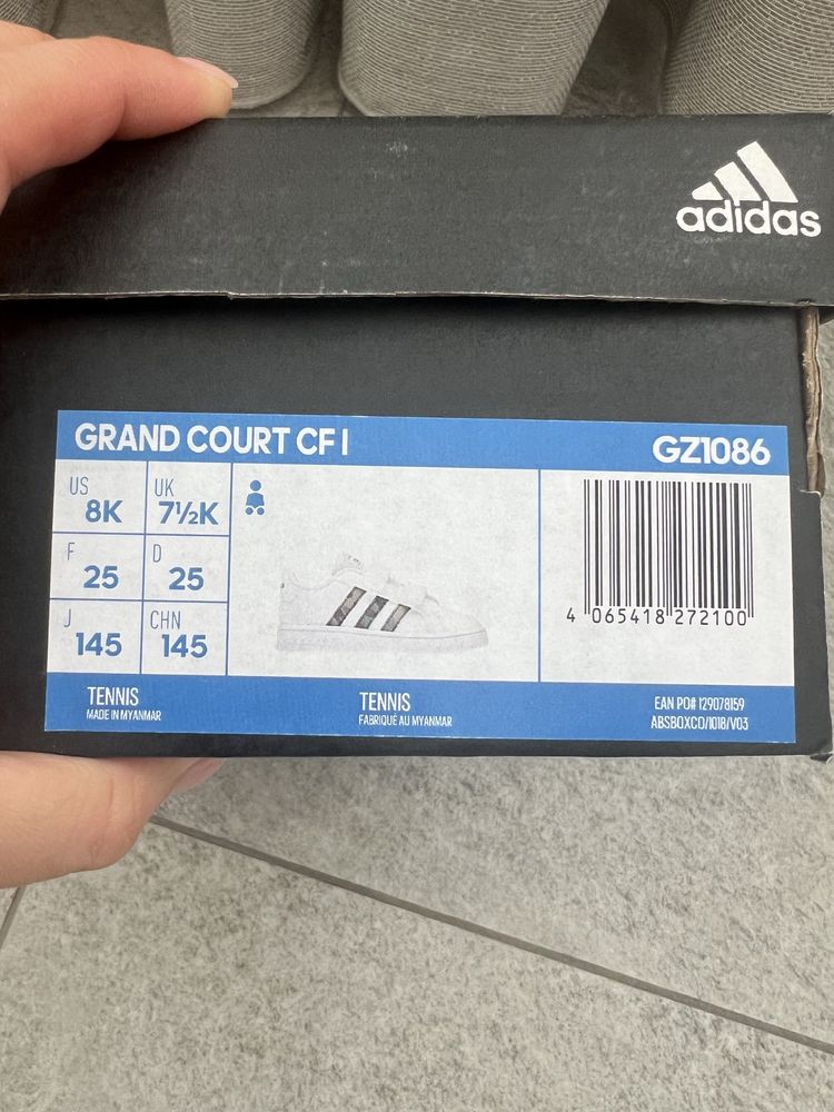 Кросівки adidas 25 розмір, довжина всієї устілки 16 см