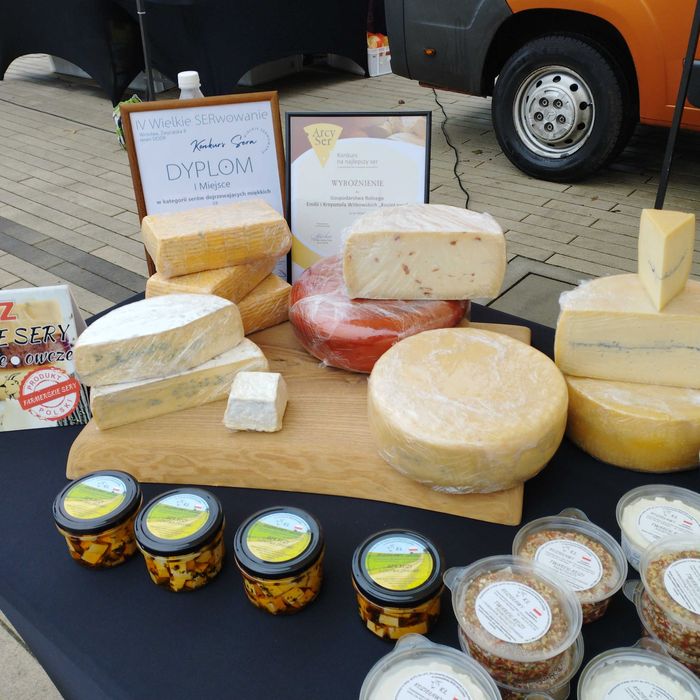 Sery kozie i krowie. Mleko kozie Serowarnia kozielawy