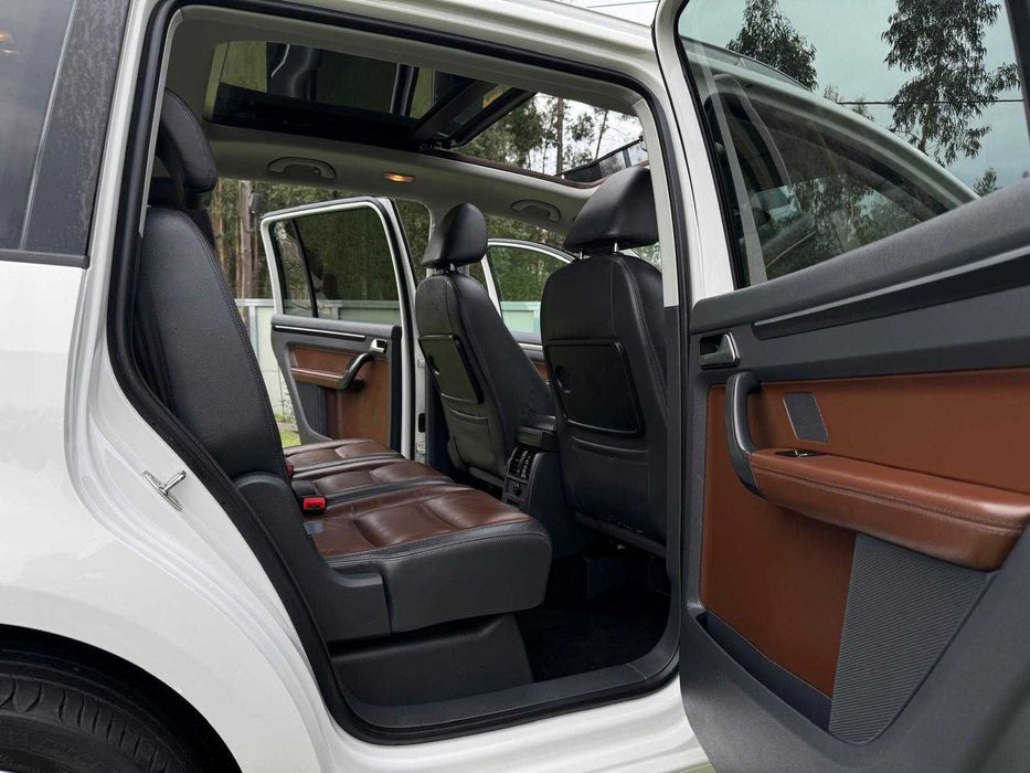 VW TOURAN 2.0 TDI – 7 LUGARES – INTERIOR EM PELE – TETO PANORÂMICO