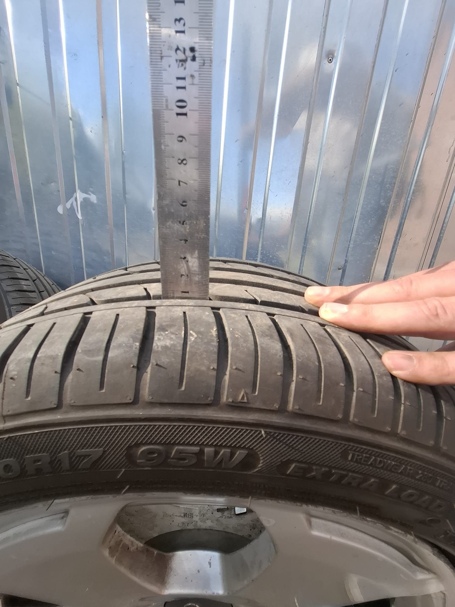 Felgi aluminiowe 17″ + opony 215/50 – Audi