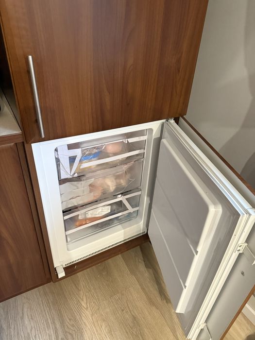 Sprzedam meble kuchenne z zabudowaną lodówką