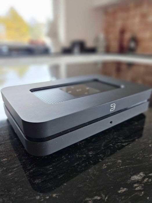 Bluesound Node 2i strumieniuje muzykę do dowolnego systemu audio