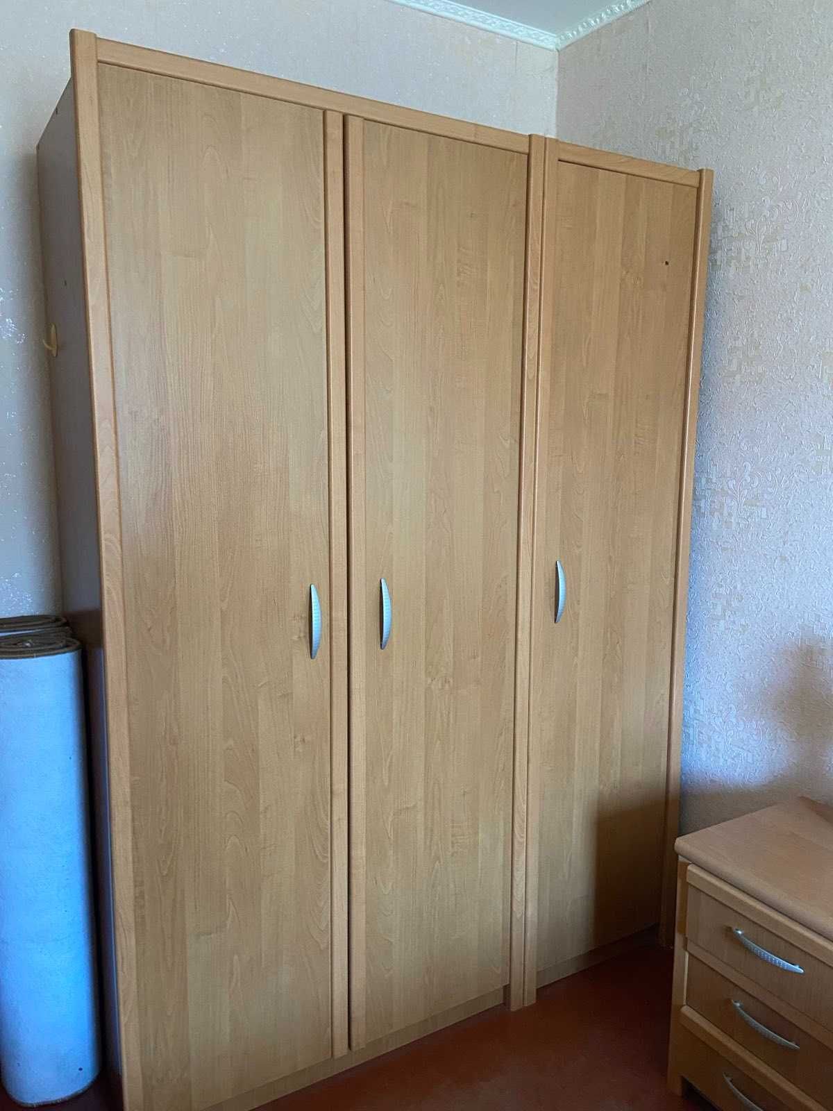 Мебель в спальню, цвет ольха - шкаф, трюмо, комод, 2 тумбочки