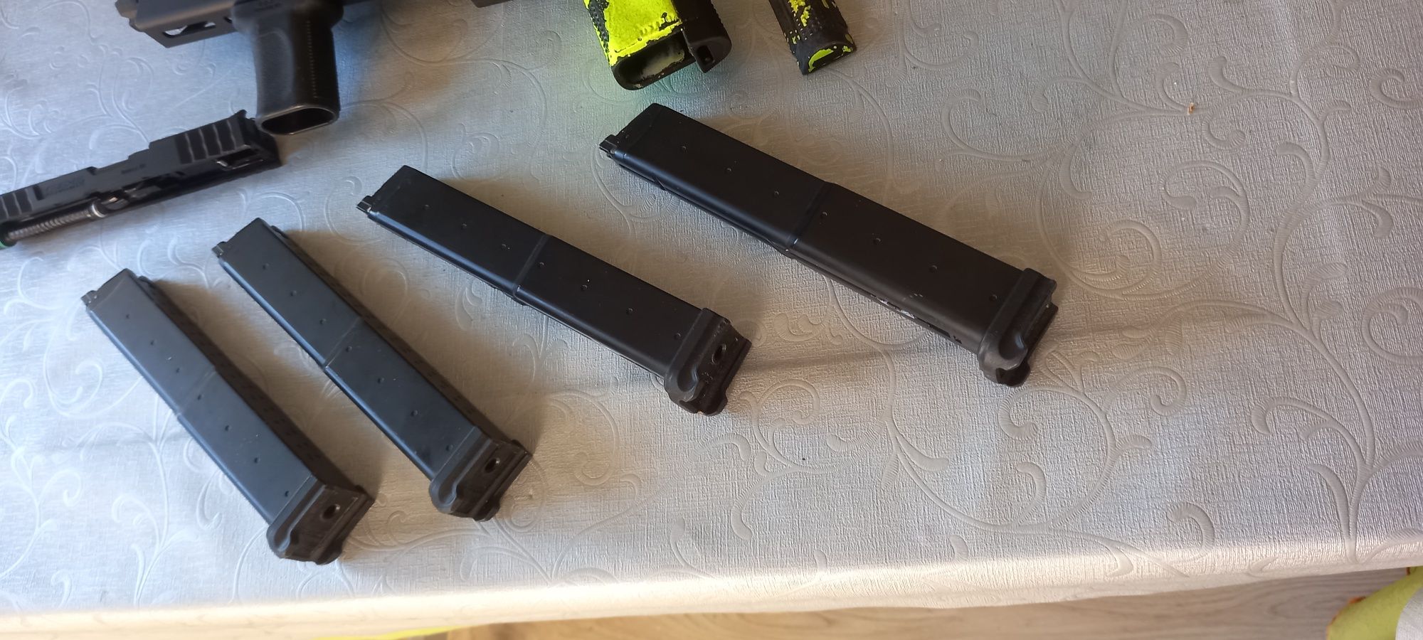 Airsoft g&g smc9 com 4 carregadores