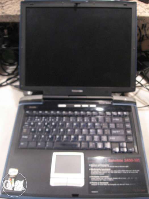 Portátil/ laptop toshiba Satelitte 2450.101