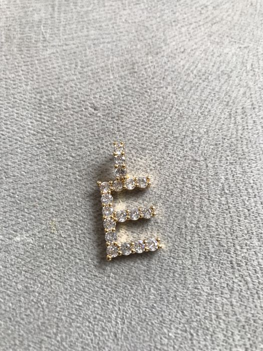 Pendentes letras douradas com brilhantes p/ colar