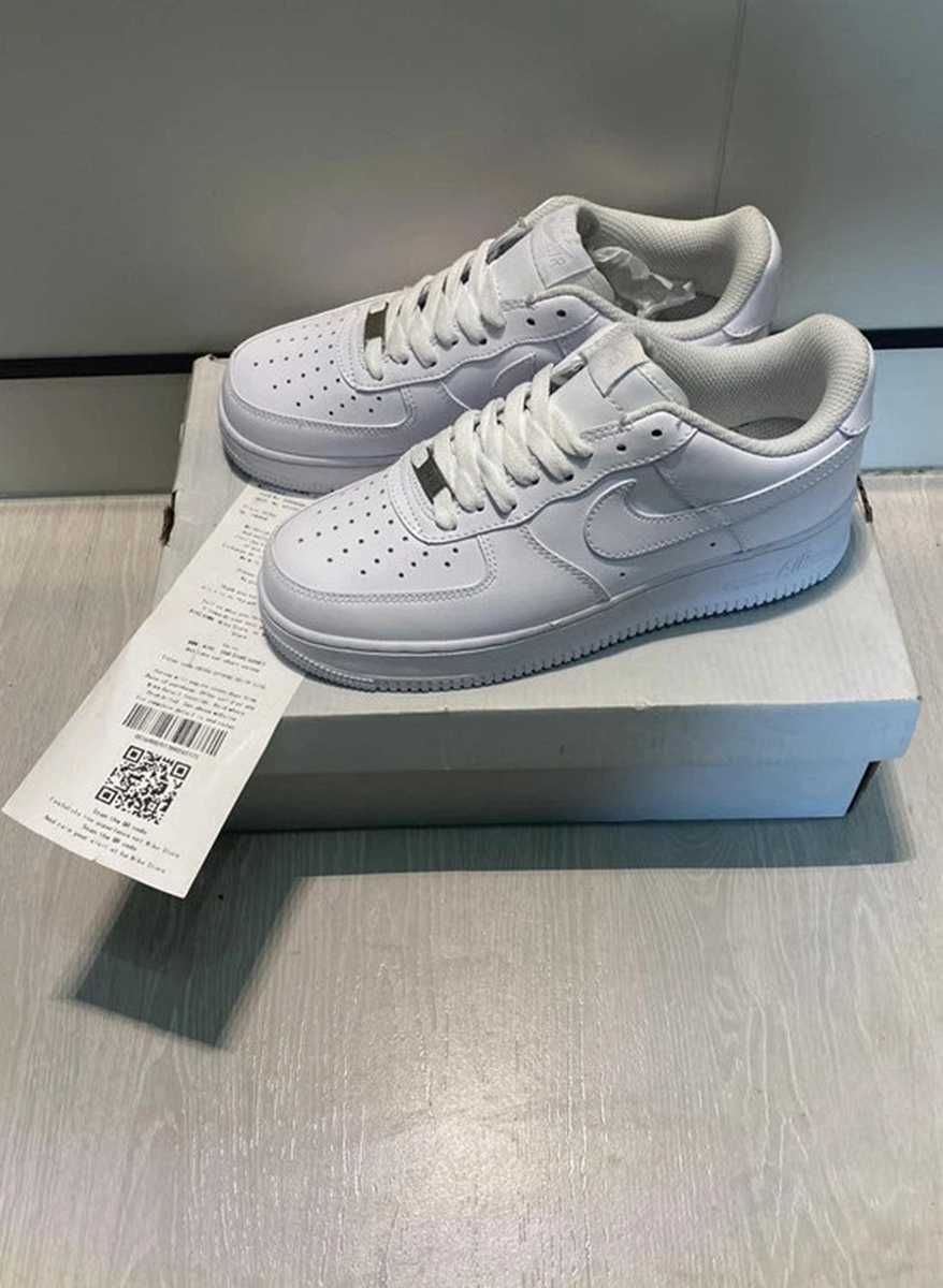 Białe tenisówki damskie Nike Air Force 1 '07, rozmiar 39