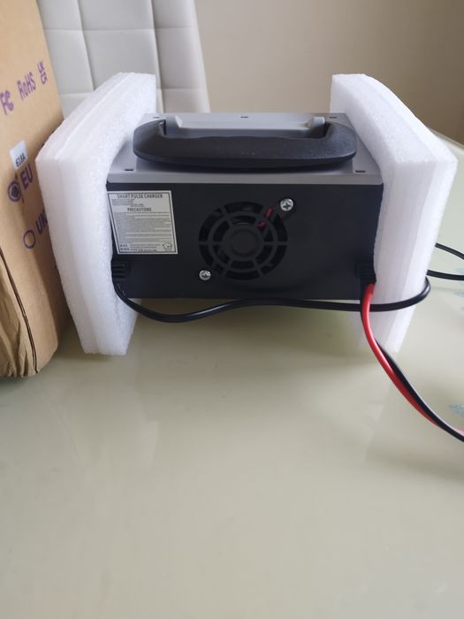 Зарядний пристрій Зарядное устройство для авто IJ618A 12-24 В.