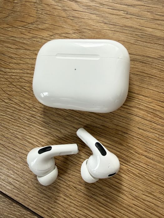 Oryginalne słuchawki Apple Airpods 2nd gen + etui Uniq