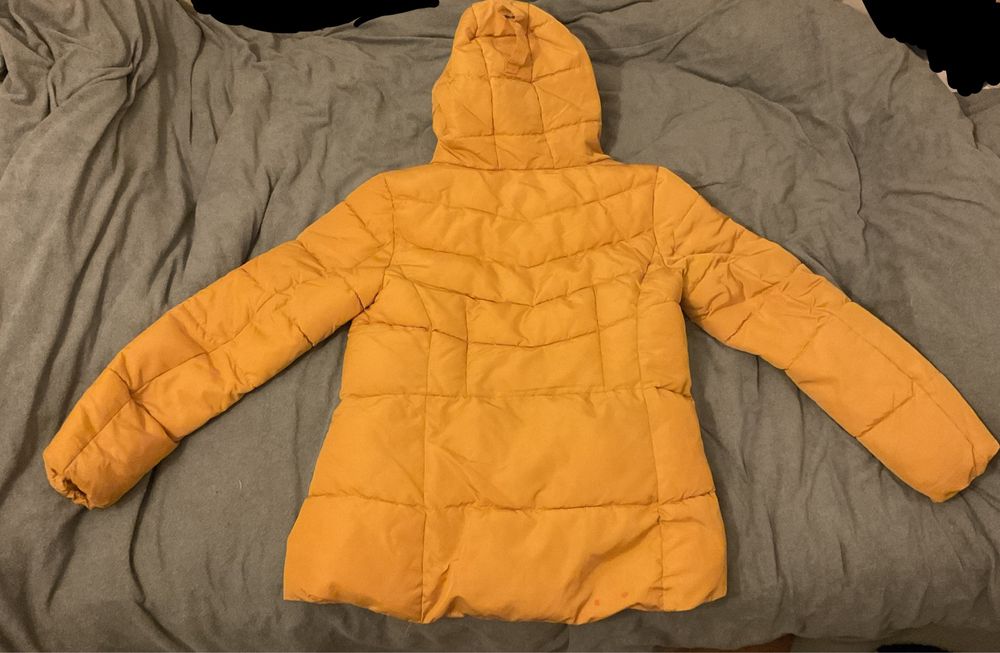 Damska zimowa kurtka żółta ocieplana Reserved