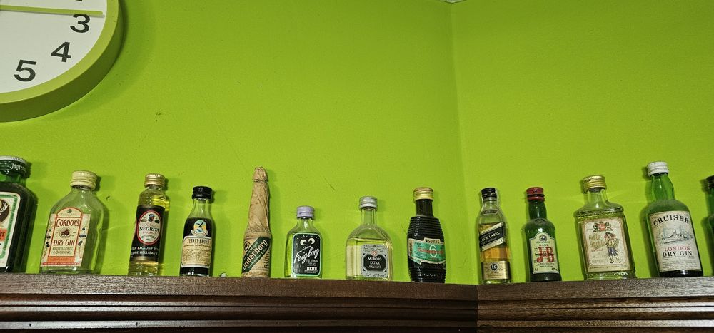 80 garrafinhas miniatura de coleção