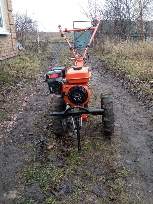 Продам мотоблок.  Почти новий.  В работе бил мало.