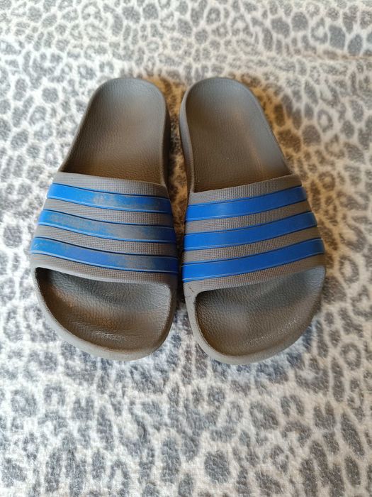 Klapki adidas r. 33