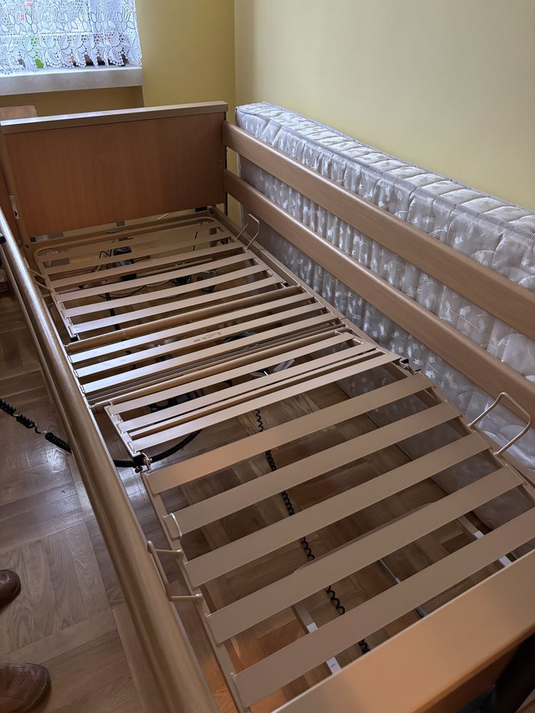 Niemieckie łóżko rehabilitacyjne Burmeier z materacem przeciwodleżynow