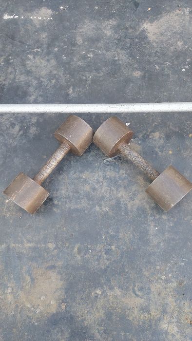 . Штанга 40 кг. Гантели 12 кг.