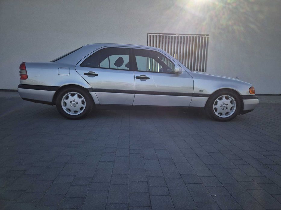 Mercedes-Benz C-klasa 200K Manual/Doinwestowany/Klima/225KM/Youngtimer