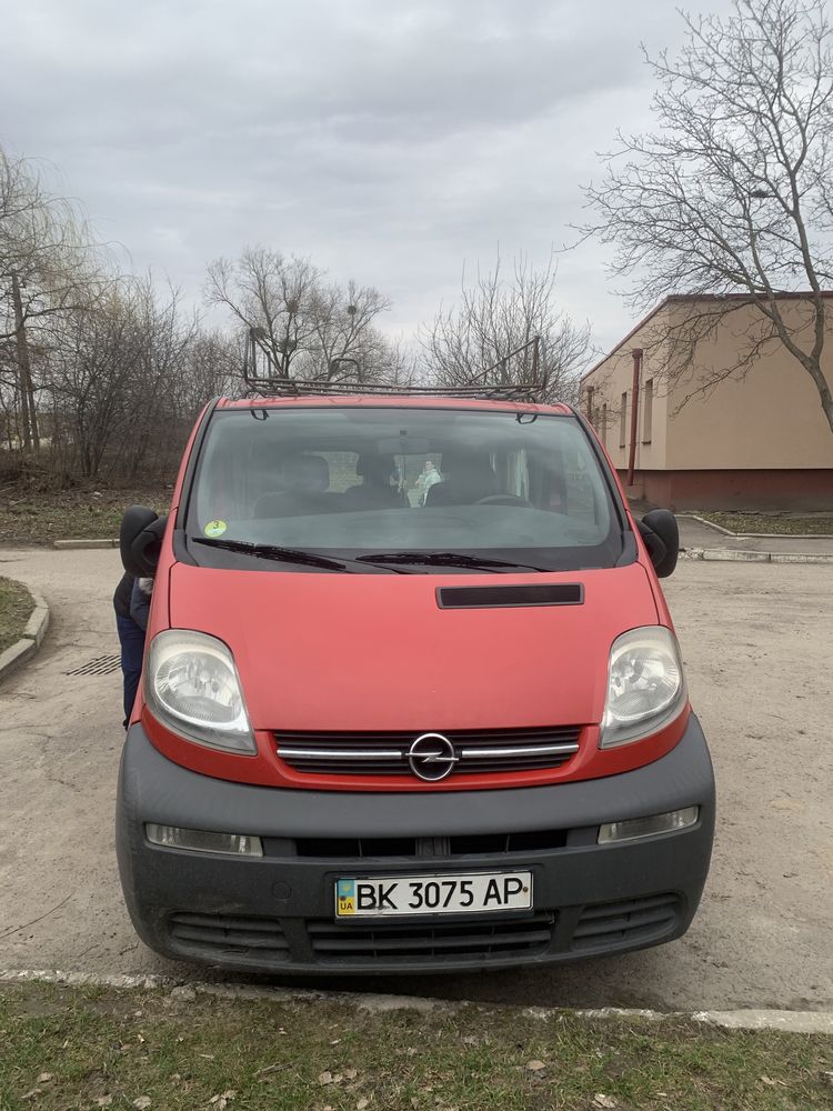 Opel vivato 1,9  машина