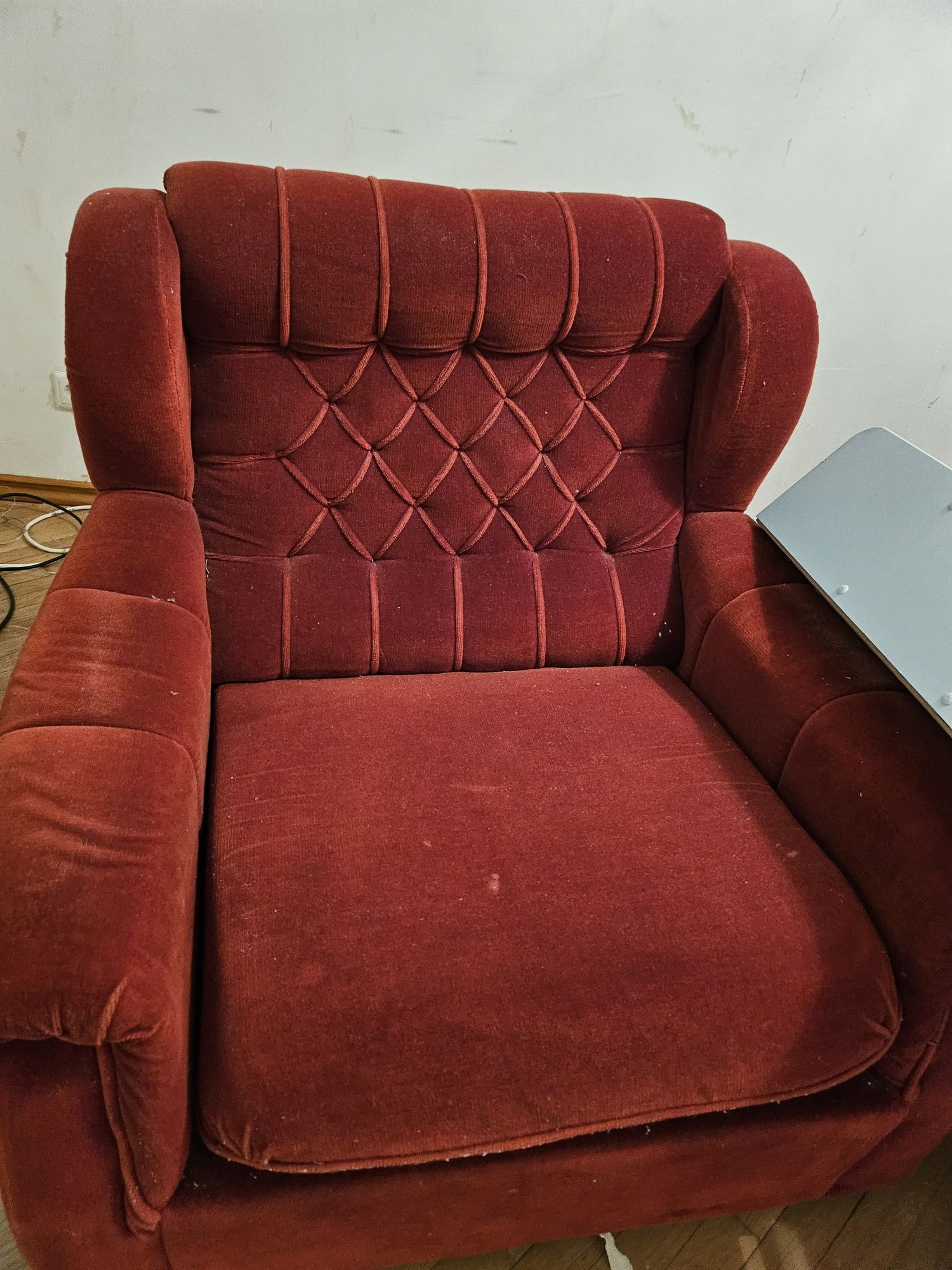 Продам диван і 2 крісла