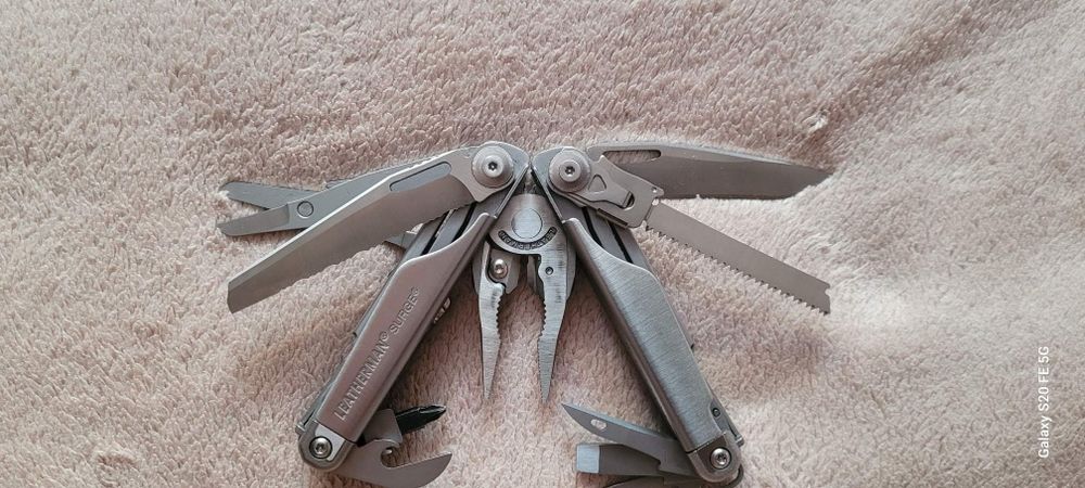 Multitool leatherman surge zestaw