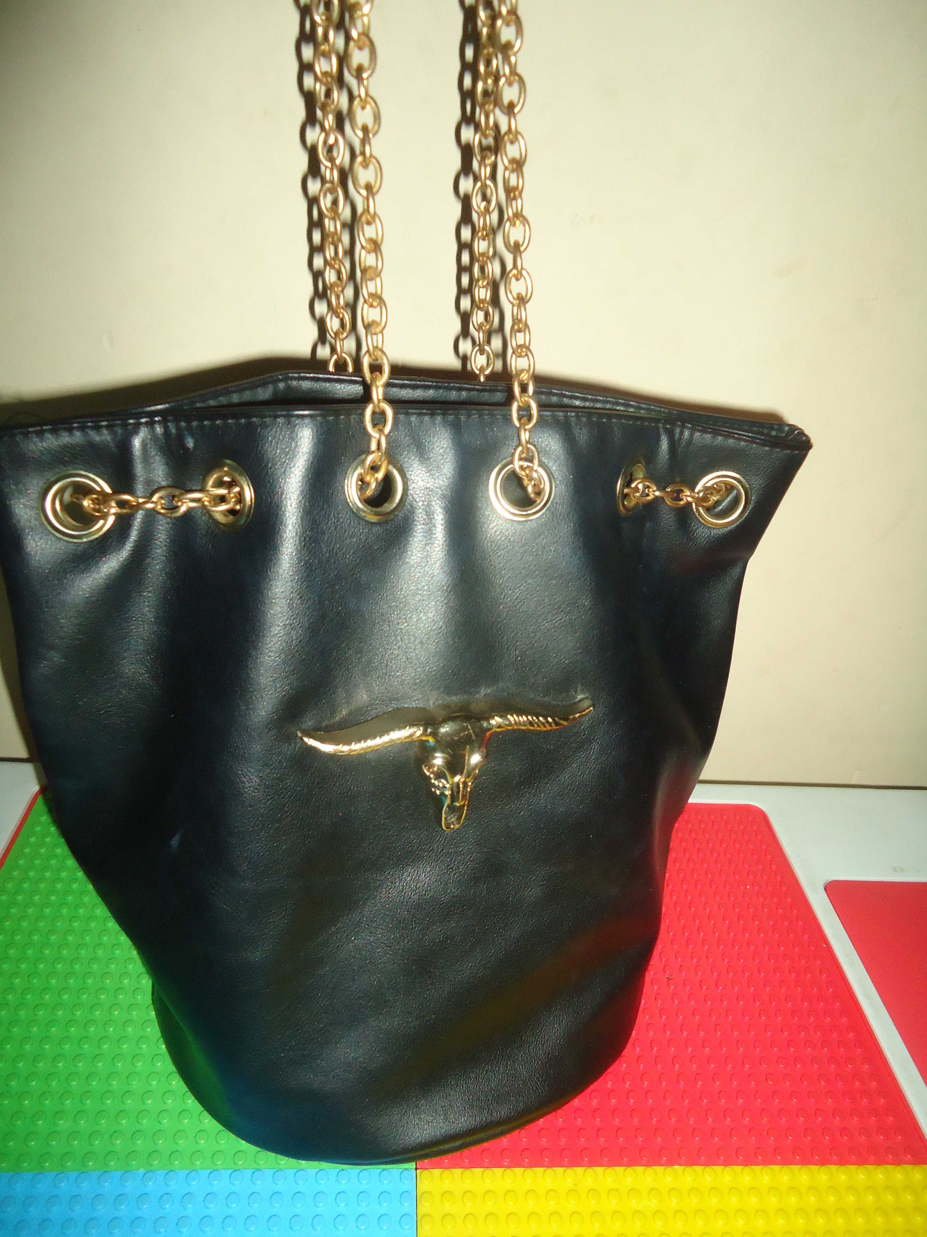 Sacred Hawk Torebka Torba typu Bucket Bag Czarna czaszka rogi barana